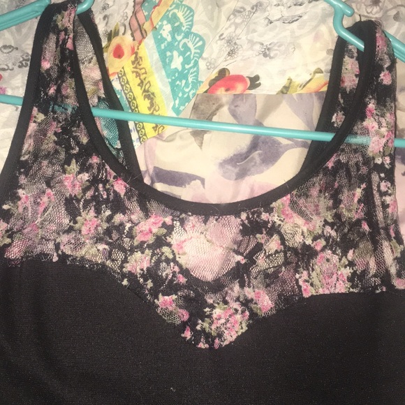 Peplum top with lace - Picture 3 of 4